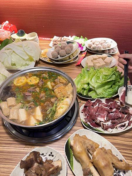 蘆洲美食推薦>立冬進補首選名羊天下羊肉爐 蘆洲三民店，紅燒羊