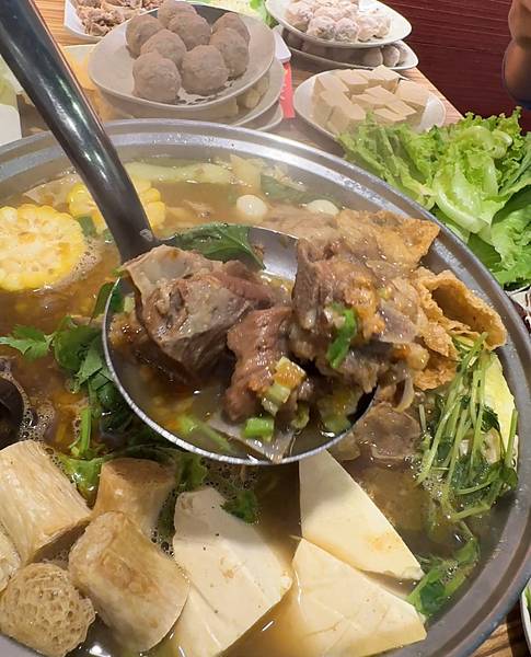 蘆洲美食推薦>立冬進補首選名羊天下羊肉爐 蘆洲三民店，紅燒羊