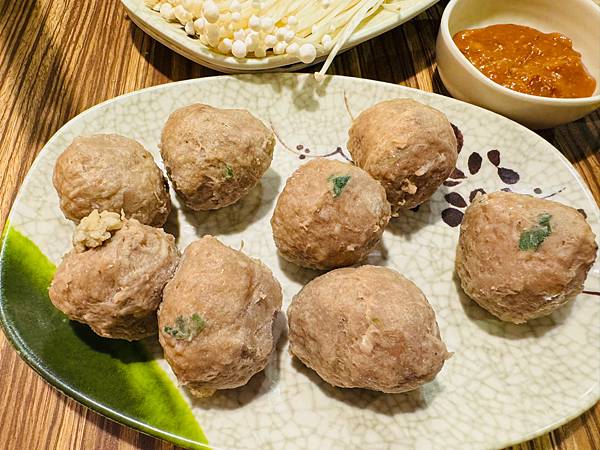 蘆洲美食推薦>立冬進補首選名羊天下羊肉爐 蘆洲三民店，紅燒羊