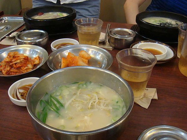 午餐：神仙雪濃湯（牛骨湯）＠明洞