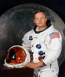 220px-Neil_Armstrong_pose.jpg