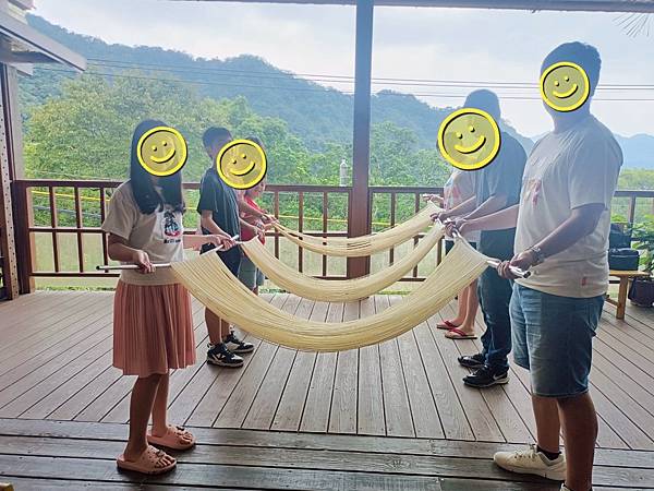 新北市親子景點＊石碇＊許家莊麵線ＤＩＹ＊好忙好忙的流水麵吃到