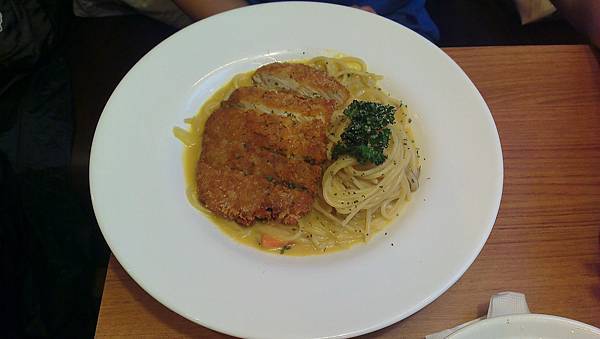 Is Pasta義大利麵 咖哩豬排義大利麵