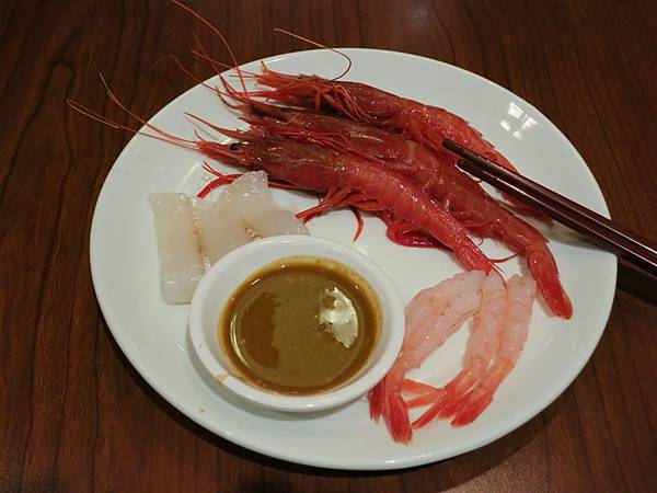 誠品-泰市場-泰式料理吃到飽-脂肪蝦生魚片