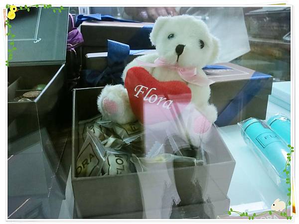 Flora-生巧塔-店面裝飾-熊熊