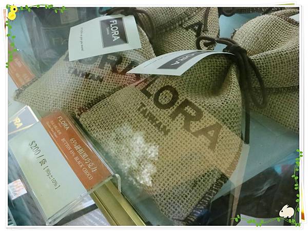 Flora-生巧塔-店面裝飾-巧克力鈕子