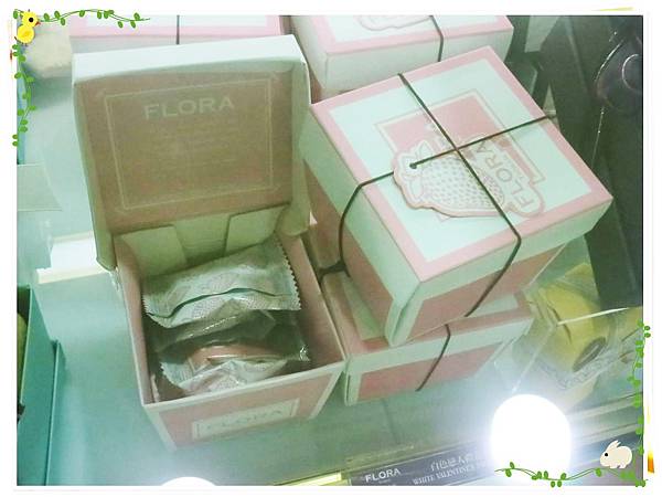 Flora-生巧塔-店面裝飾-巧克力盒子