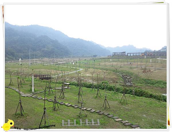 台北-南港山水綠生態-山豬窟化身成池畔木屋-全景