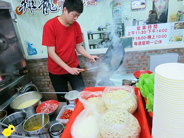 台北-三重-雞籠咖哩炒麵-料多味美的美食小吃-咖哩炒飯-咖哩米粉-赤肉湯-豬肝湯