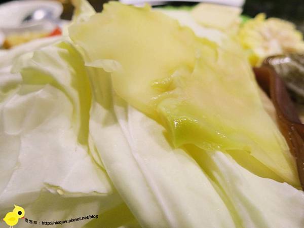 台北-青禾幸福鍋物涮涮屋(永安店)-個人鴛鴦火鍋-豪華海陸鍋-綜合魚片盤、犇牛盤