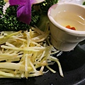 台北-青禾幸福鍋物涮涮屋(永安店)-個人鴛鴦火鍋-豪華海陸鍋-綜合魚片盤、犇牛盤