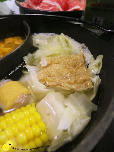 台北-青禾幸福鍋物涮涮屋(永安店)-個人鴛鴦火鍋-豪華海陸鍋-綜合魚片盤、犇牛盤