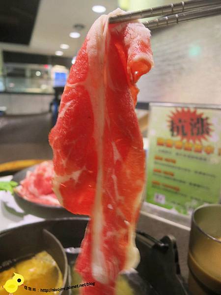 台北-青禾幸福鍋物涮涮屋(永安店)-個人鴛鴦火鍋-豪華海陸鍋-綜合魚片盤、犇牛盤