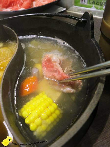 台北-青禾幸福鍋物涮涮屋(永安店)-個人鴛鴦火鍋-豪華海陸鍋-綜合魚片盤、犇牛盤