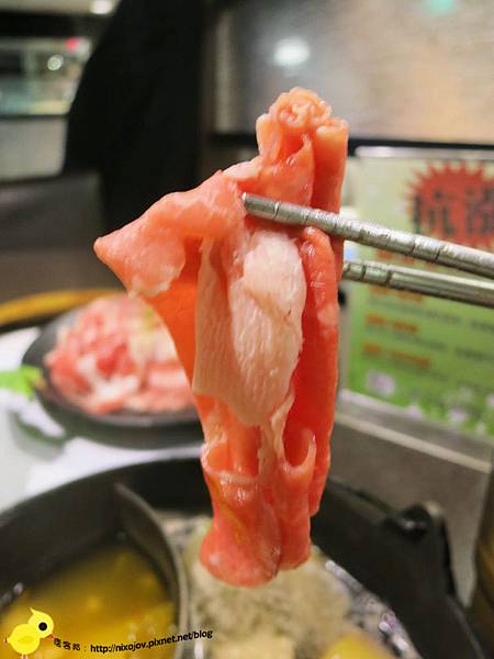 台北-青禾幸福鍋物涮涮屋(永安店)-個人鴛鴦火鍋-豪華海陸鍋-綜合魚片盤、犇牛盤