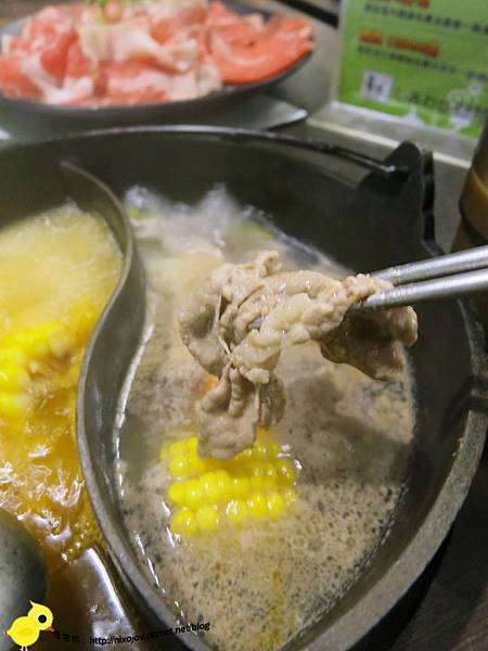 台北-青禾幸福鍋物涮涮屋(永安店)-個人鴛鴦火鍋-豪華海陸鍋-綜合魚片盤、犇牛盤