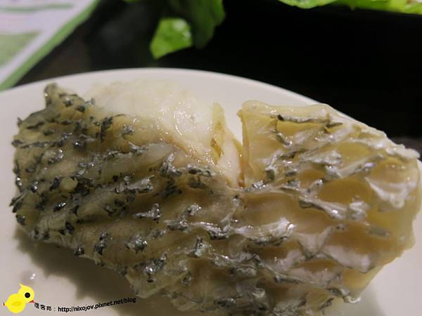 台北-青禾幸福鍋物涮涮屋(永安店)-個人鴛鴦火鍋-豪華海陸鍋-綜合魚片盤、犇牛盤