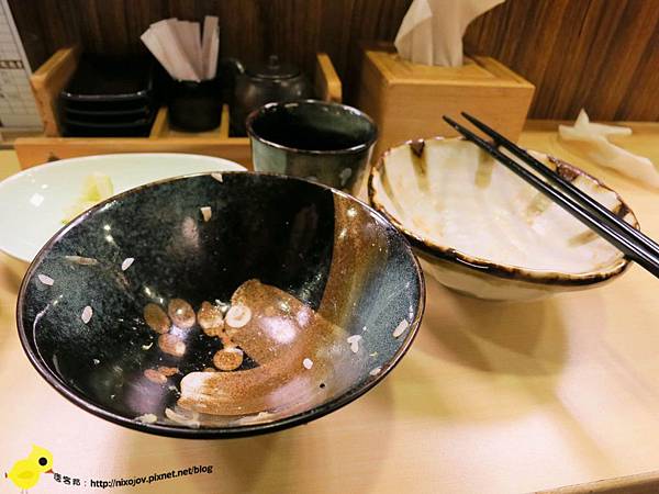 【台北】小六食堂日式料理-傳說中的名店、新鮮吃的到-炙燒鮭魚、比目魚