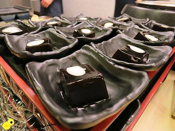 【台北】小六食堂日式料理-傳說中的名店、新鮮吃的到-炙燒鮭魚、比目魚