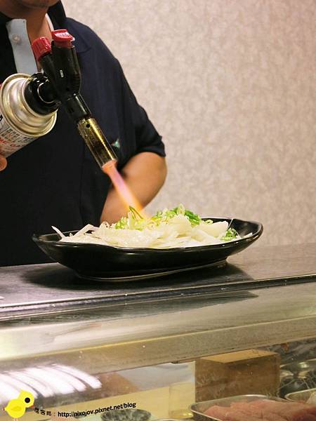 【台北】小六食堂日式料理-傳說中的名店、新鮮吃的到-炙燒鮭魚、比目魚