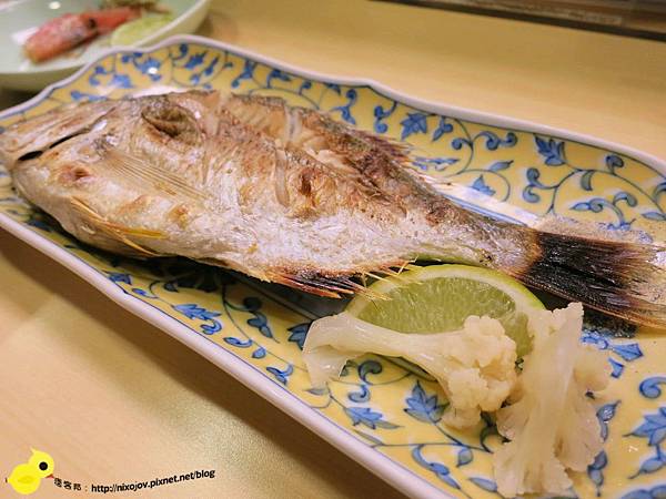 【台北】小六食堂日式料理-傳說中的名店、新鮮吃的到-炙燒鮭魚、比目魚
