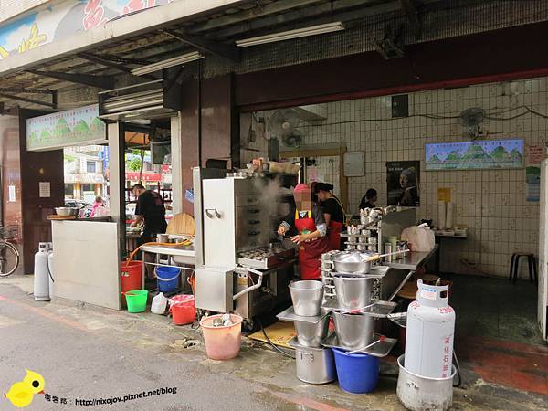 【台北】金峰滷肉飯-香而濃郁的好味道-滷肉飯-排骨湯