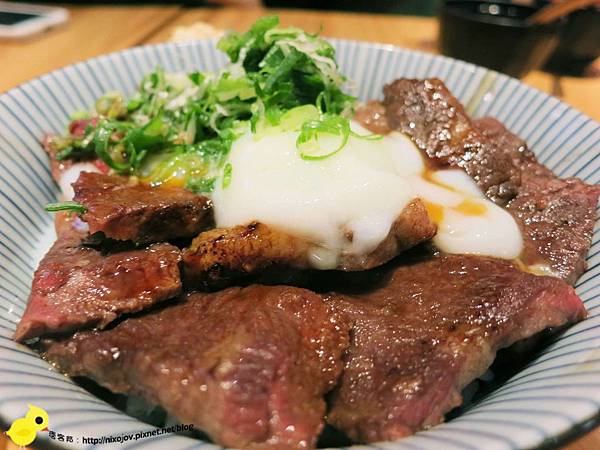 【台北】滿燒肉丼食堂-好吃的丼飯-胡麻醬漢堡排丼飯-安格斯牛排丼飯