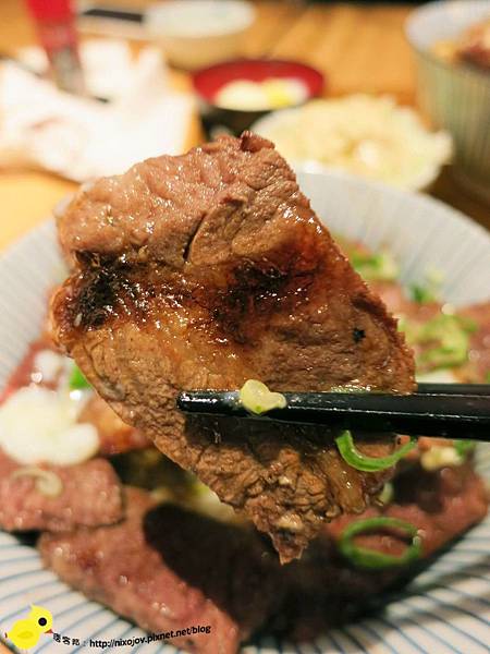 【台北】滿燒肉丼食堂-好吃的丼飯-胡麻醬漢堡排丼飯-安格斯牛排丼飯