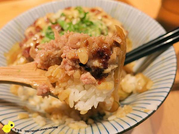 【台北】滿燒肉丼食堂-好吃的丼飯-胡麻醬漢堡排丼飯-安格斯牛排丼飯