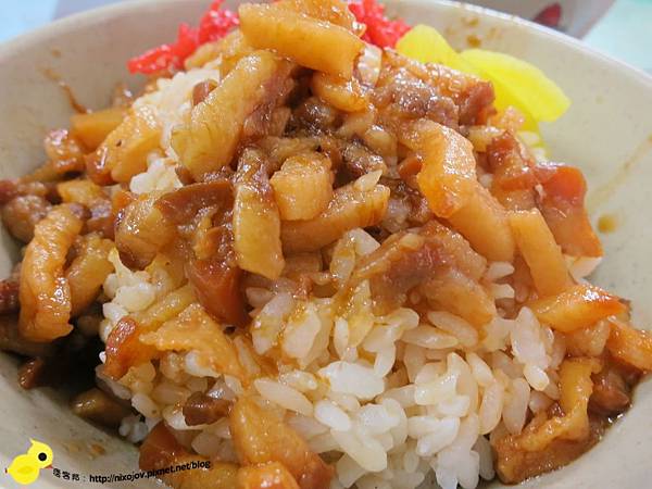 【台北】昌吉街豬血湯-香噴噴美味的魯肉飯-大腸湯