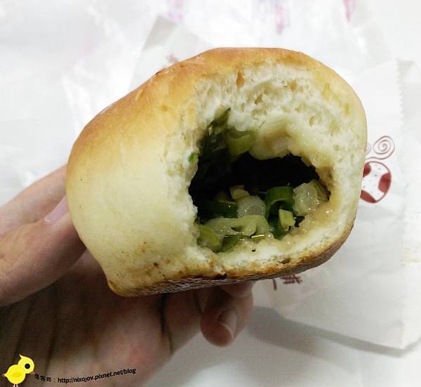 【新莊】缸爐碳烤燒餅舖-包肉的碳烤餐包？烤肉包