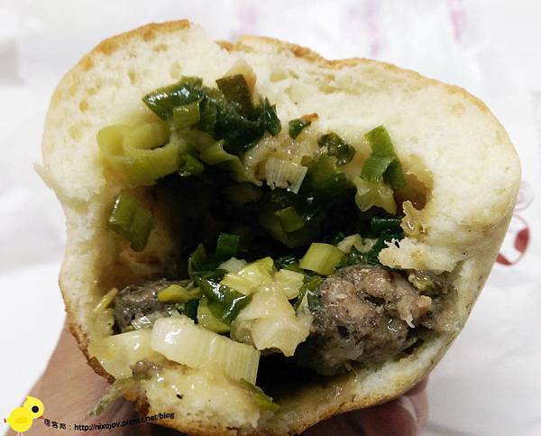 【新莊】缸爐碳烤燒餅舖-包肉的碳烤餐包？烤肉包