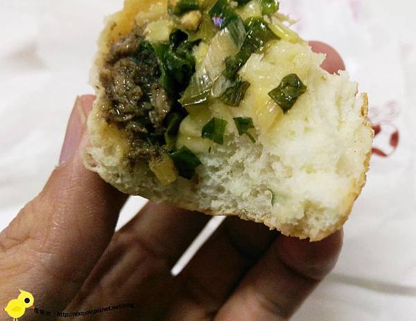 【新莊】缸爐碳烤燒餅舖-包肉的碳烤餐包？烤肉包