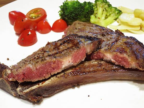 【新莊 餐廳】The Fire著火美式炭烤牛排-獨特炭燒乾式熟成牛排