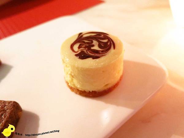 【台中】Beluga法式餐廳-池畔上美妙的餐廳