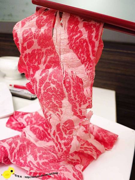 【台北】滿堂紅頂級麻辣鴛鴦火鍋吃到飽(復興店)-美味牛小排、霜降牛肉不吃後悔
