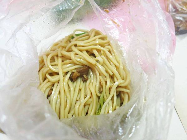 【新莊】無名麵攤-10元豬頭皮20元燙青菜20元乾麵