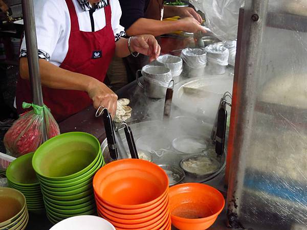 【新莊】無名麵攤-10元豬頭皮20元燙青菜20元乾麵