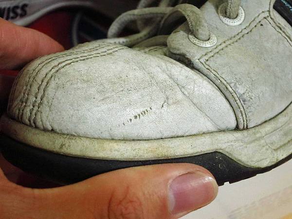 【新莊洗鞋店】WaWa專業洗鞋店-過新年洗舊鞋穿新鞋