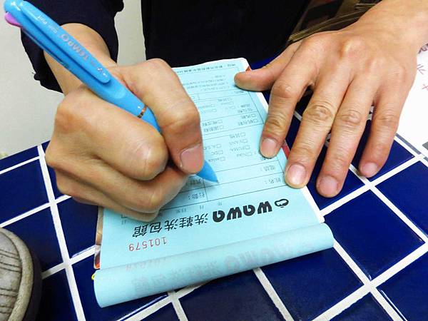 【新莊洗鞋店】WaWa專業洗鞋店-過新年洗舊鞋穿新鞋