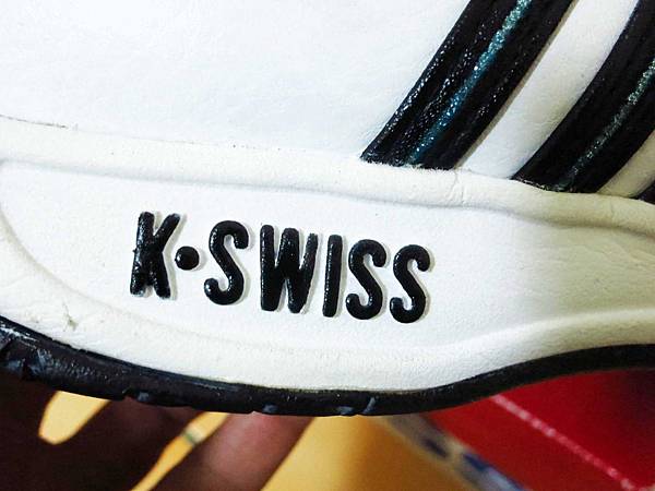 【新莊洗鞋店】WaWa專業洗鞋店-過新年洗舊鞋穿新鞋