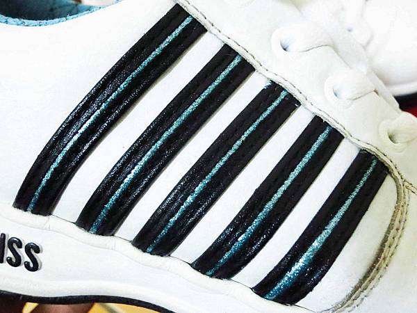 【新莊洗鞋店】WaWa專業洗鞋店-過新年洗舊鞋穿新鞋