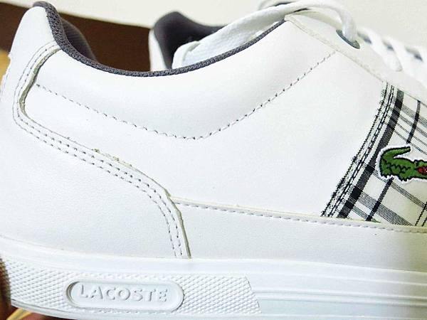 【新莊洗鞋店】WaWa專業洗鞋店-過新年洗舊鞋穿新鞋