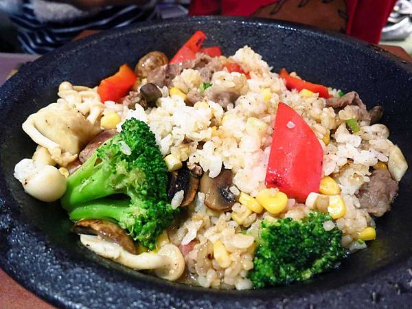 【台中】炙牛食創堂-進攻一級戰區公益路