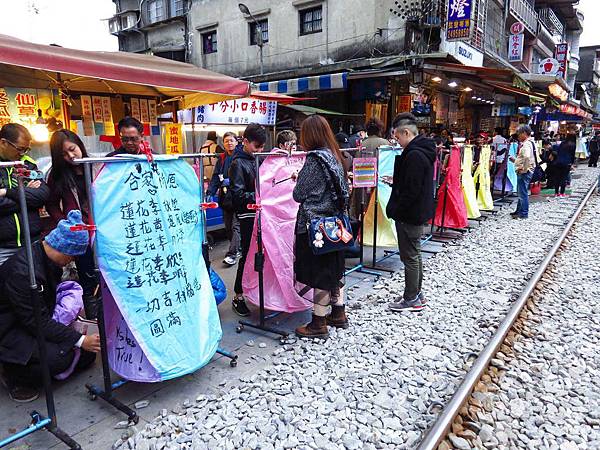 【台北旅遊】地質野柳、懷舊九份、十分放天燈包車一日遊