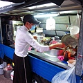 【新莊美食】中華路無名早餐餐車-紅糟肉圓、肉燥炒麵