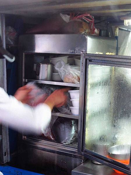 【新莊美食】中華路無名早餐餐車-紅糟肉圓、肉燥炒麵