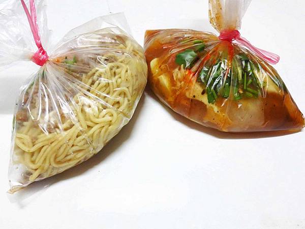 【新莊美食】中華路無名早餐餐車-紅糟肉圓、肉燥炒麵