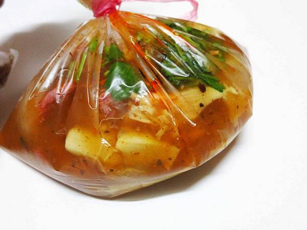 【新莊美食】中華路無名早餐餐車-紅糟肉圓、肉燥炒麵