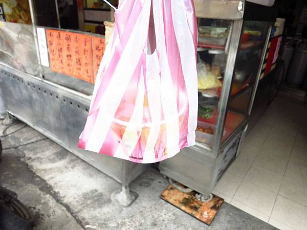 【新莊】30元焢肉飯-俗又大碗，絕無僅有的價格